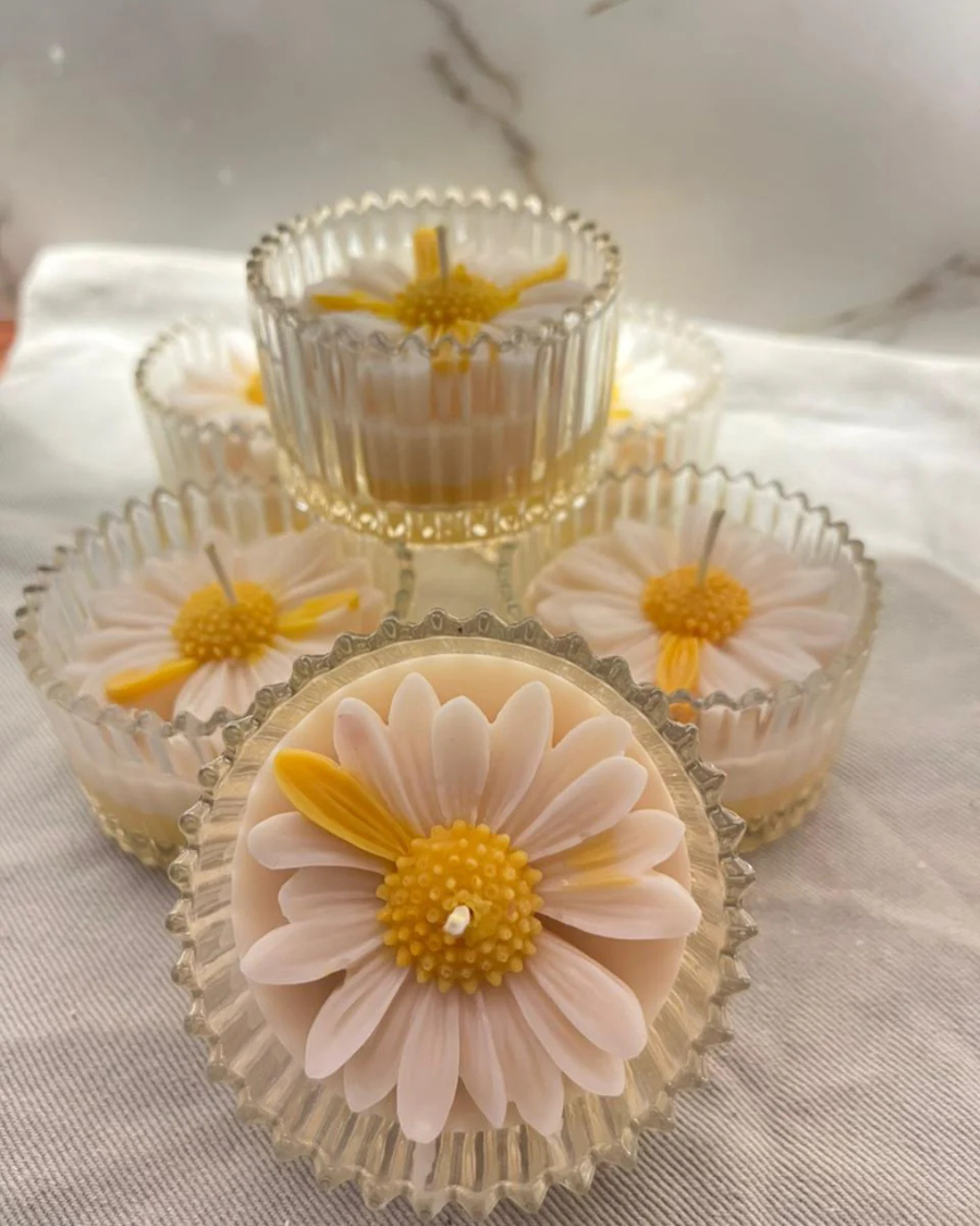 Daisy Ribbed Glass Candle