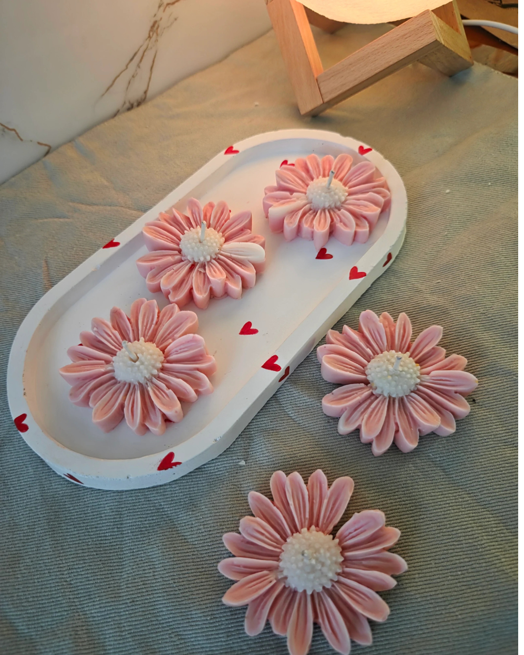 Floating Scented Daisy Candle