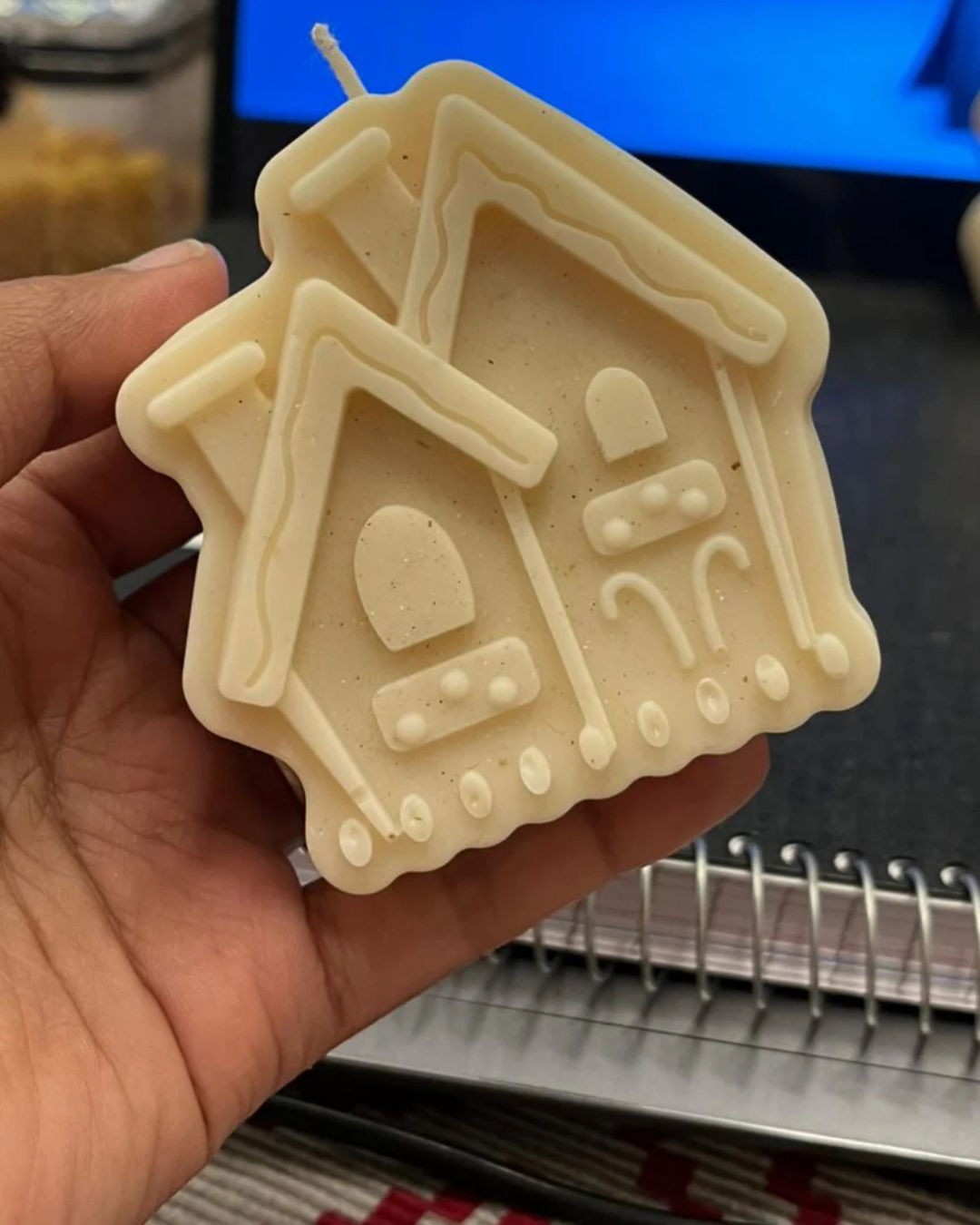 Christmas  home–shaped Candle